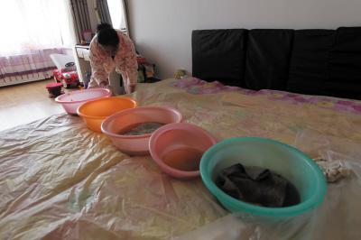 元谋楼上漏水，住户失联，小区没物管，业主维权难！律师来支招……